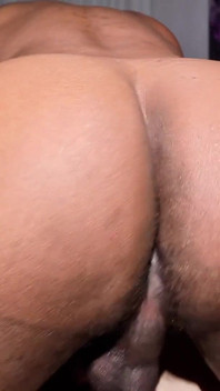 Une PAWG à gros cul reçoit un énorme creampie anal
