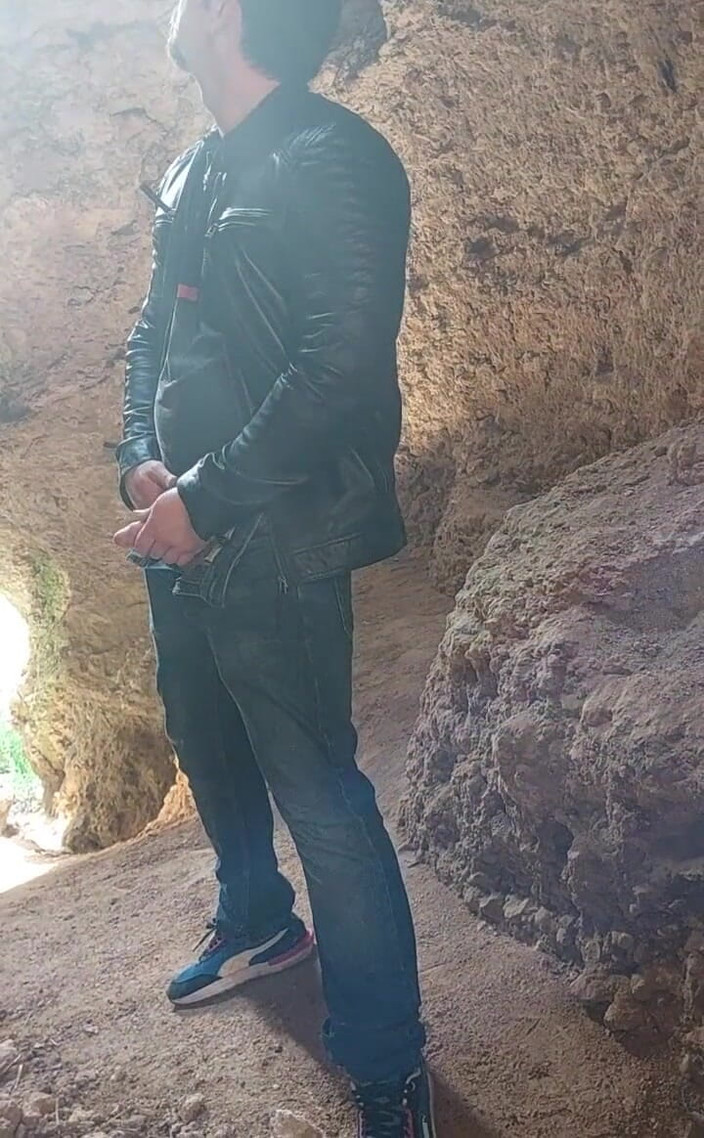 Michael Ragnar: Cave Man je tady. velký výstřik N a veřejná jeskyně...