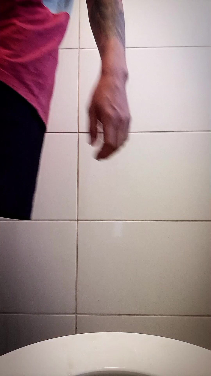 Feets Macho Latino: Saya mengalirkan zakar saya dan membiarkan banyak jus pra-air mani