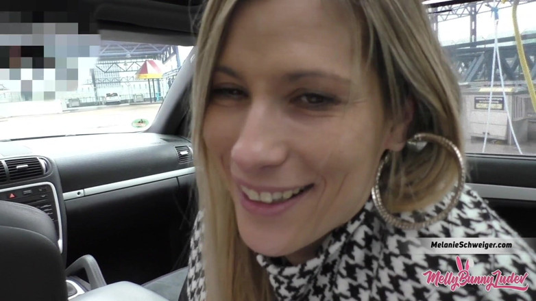 Mellybunnyluder: Blowjob during carwash