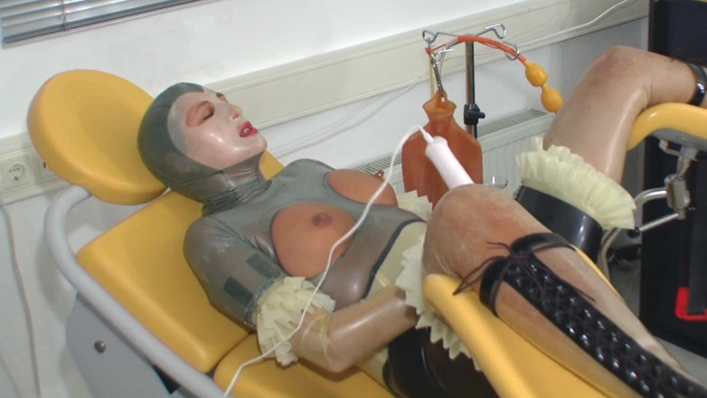 Rubber & Clinic Studio - 1ATOYS: Pisspants - full rubber gyn pissing