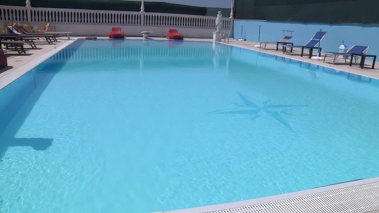 Romance with Love: Oh Mio Dio! La Calda Cameriera Mora Viene Scopata Da...