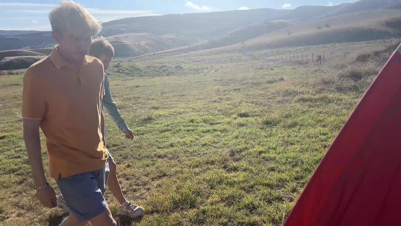 Ethan Lestray: Il patrigno in una tenda nella foresta ha sedotto due...