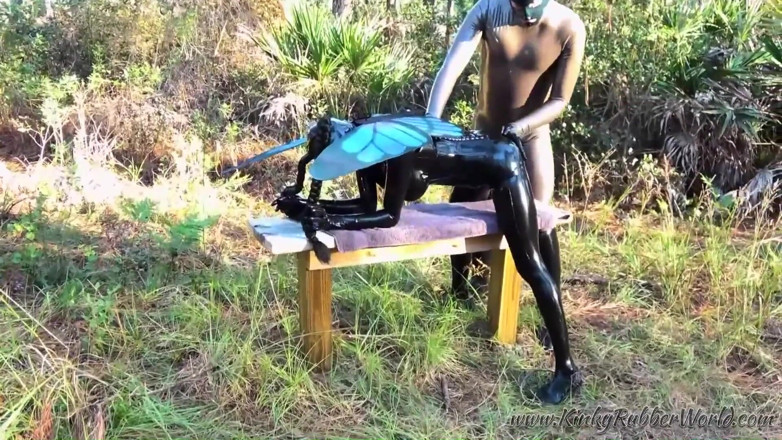 Fem Latex: Follada hada gótica en el bosque