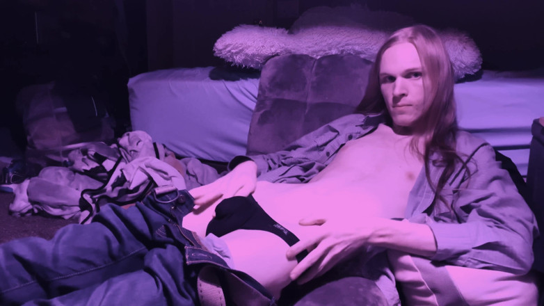 FoxySnoxy: Sexy twink masturbates and orgasms