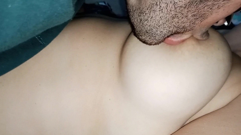 Kriztalyaram: Můj manžel saje moje velké přírodní kozy a mé ztopořené...