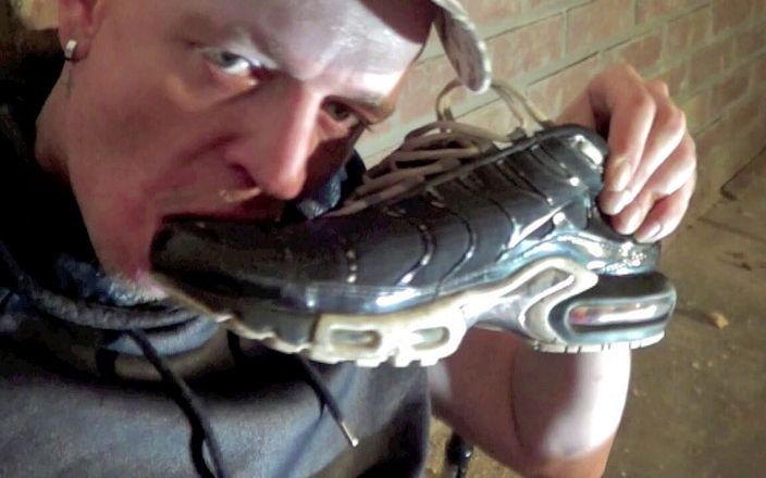 Sneaker gay: Sextape in jogging in Paris underground with scally boys
