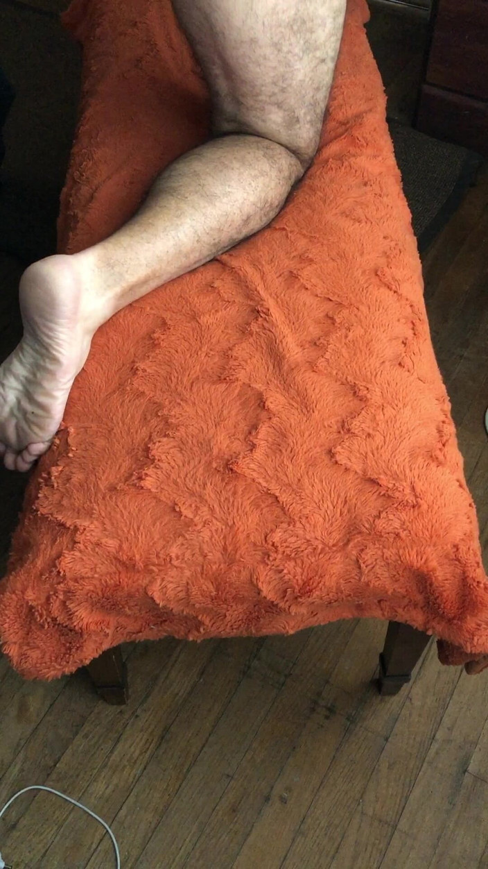 OhTrevor: Ohtrevor, un beau-père poilu et sexy se réveille au Boléro