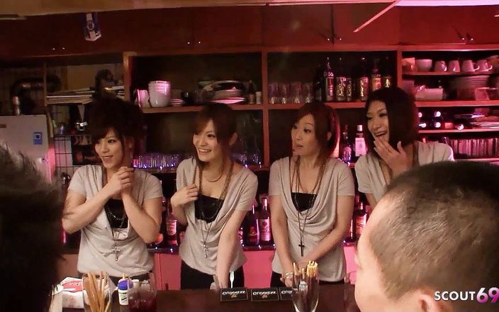 Full porn collection: Sexo grupal japonés sin censura con adolescentes flacas en fiesta