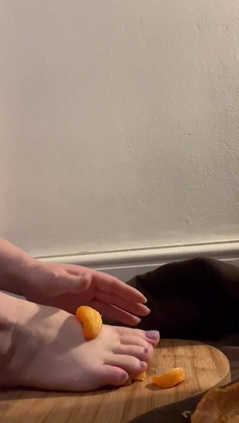 MeandMrs: Drcení bosými chodidly a oranžová