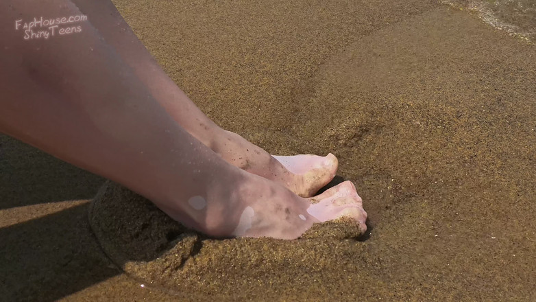 Shiny teens: 840 pantyhose putih di bawah air di pantai