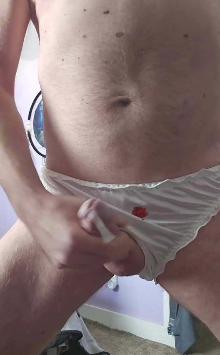 Fantasies in Lingerie: Una piccola sborrata mattutina indossando le mie mutandine di raso...