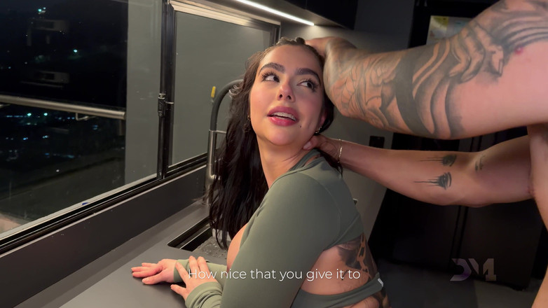 Danner Mendez: Tôi giúp cô ấy với nhà bếp mới của cô ấy và...