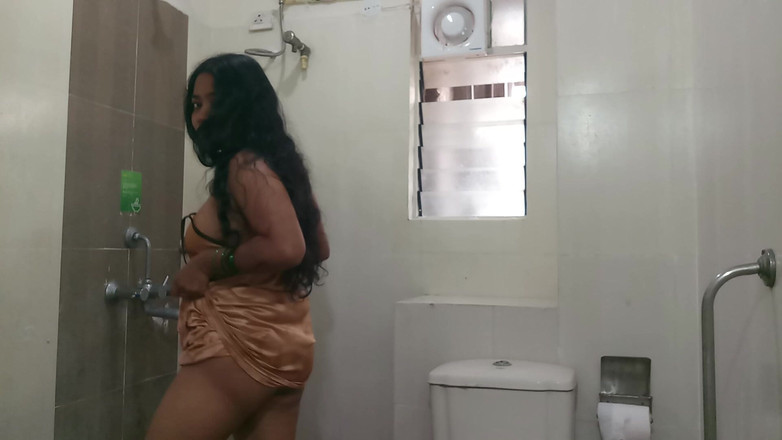 Telugu Couple: Desi żona nakręcona biorąc prysznic - telugu ciocia