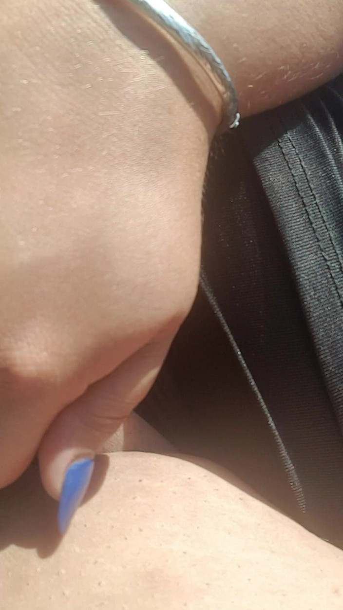 LoraBbw: Gioco di figa rischiosa in macchina