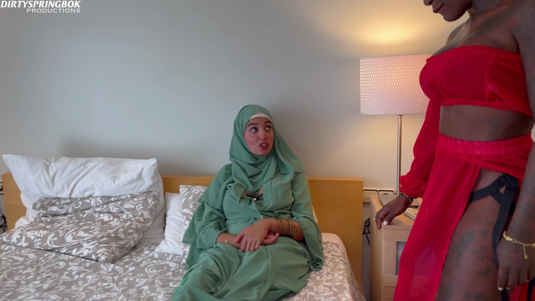Aaliyah Yasin: Hijabi Aaliyah Yasin bekommt eine große Überraschung von josy