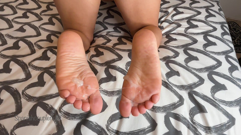 SpanishcouplenoID: Stříkám na chodidlo nohou mé přítelkyně