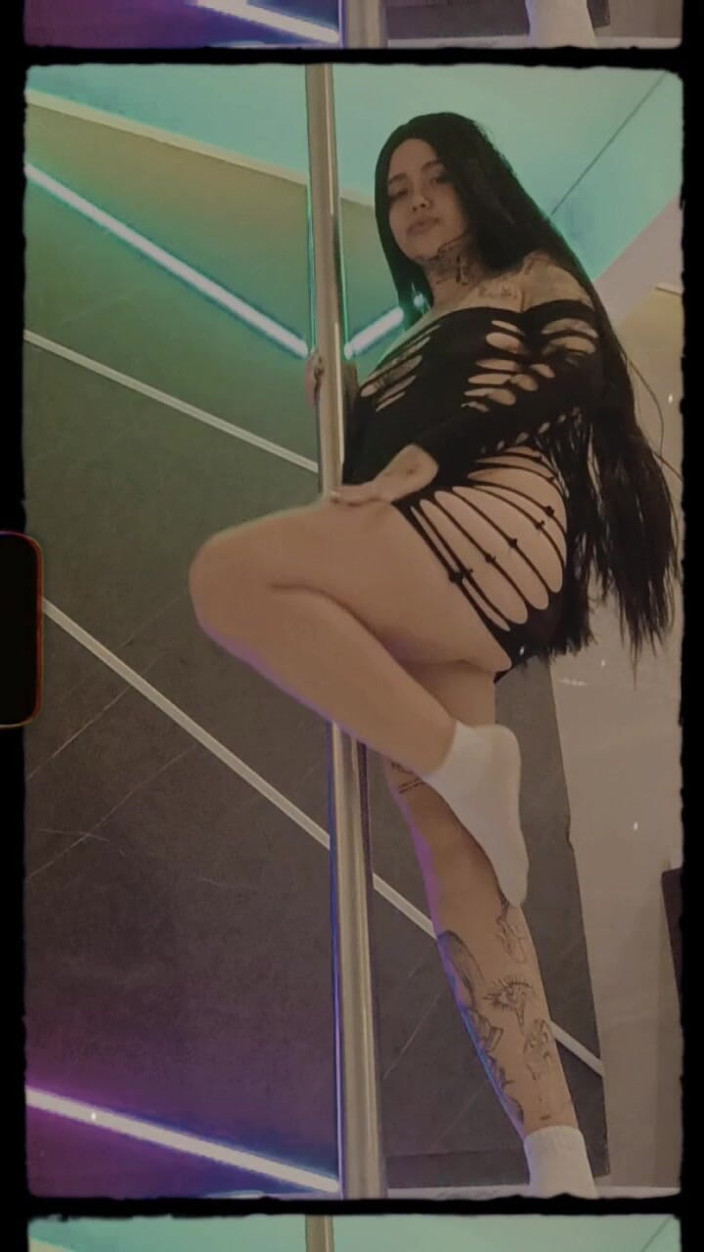 Dalyla: Pacar di motel lagi asik masturbasi memeknya dan masturbasi