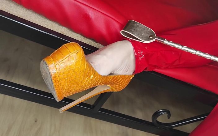 Princess18_: Богиня спокушає вас дорогими брендові чоботи та підбори