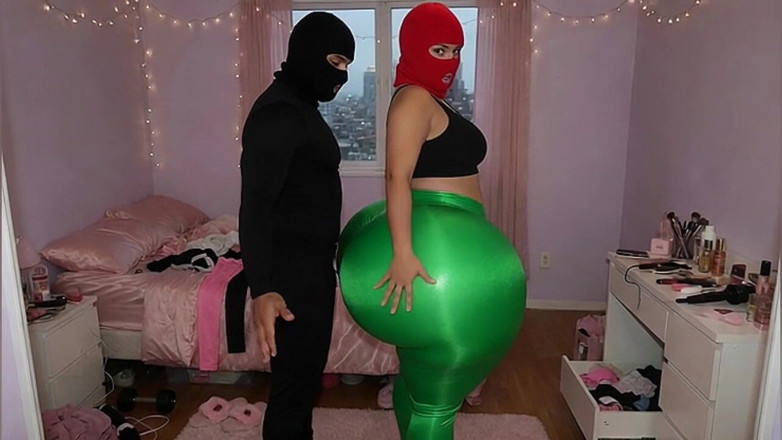 Animate golden: Mädchen mit dickem arsch in engen grünen leggings wird im...