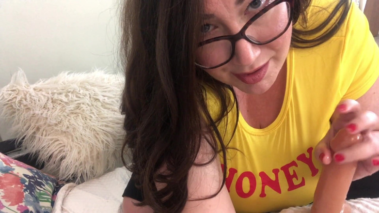 cutejayne: Busty BBW edges you in a tight top
