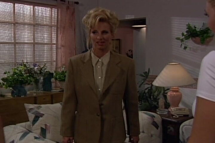 Lovers Of Vintage: Chicas lesbianas se lamen y se tocan en un show...