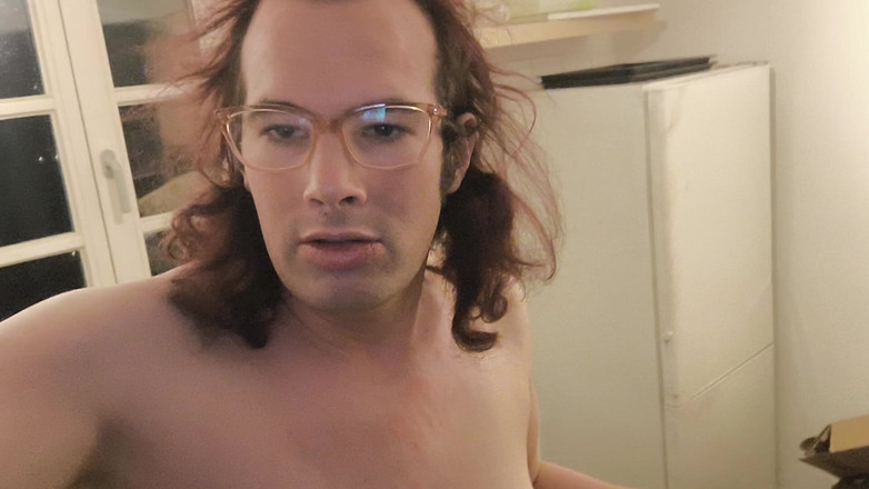 JanineLang: 나는 벌거벗은 채로 쓰레기를 버린다 (이웃에게 당했다)