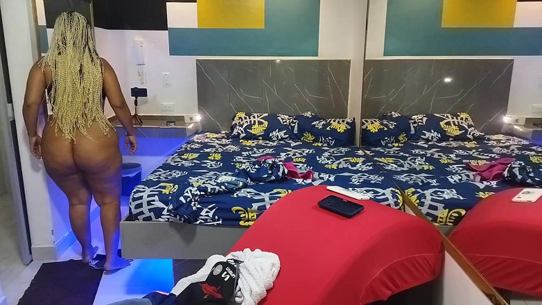 Crisanto999: Мачуха брудниться, коли їхній чоловік на роботі