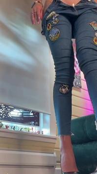 Sandy dalam Sexy Jeans. Rekod rahsia melancap panas