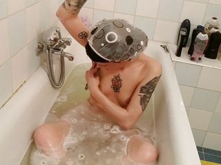 Beth Kinky: 목욕과 겨드랑이 면도