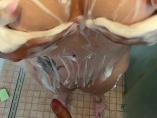 Dirty Lisa: Douchen zonder condoom