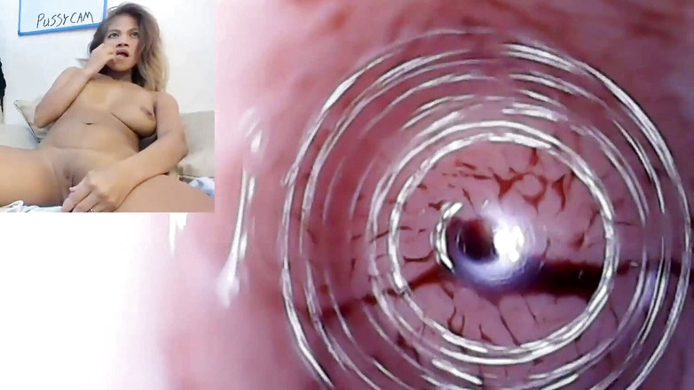 SexyGamingCouple: Endoscoop poesjescamera beelden van creampie op haar maandelijkse met rood...