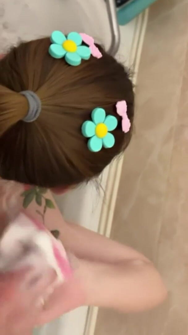 Loly Lola: Sání při koupání