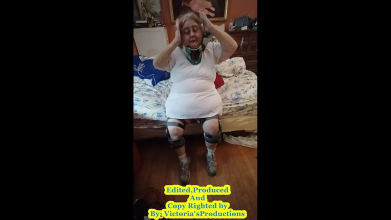 BBW nurse Vicki adventures with friends: 看護師ヴィッキーは彼女のブレースを装着します4 U