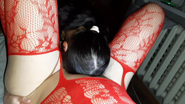 Lesbian-illusion: O elevă se pregătește pentru examenele de anatomie și istorie făcând...