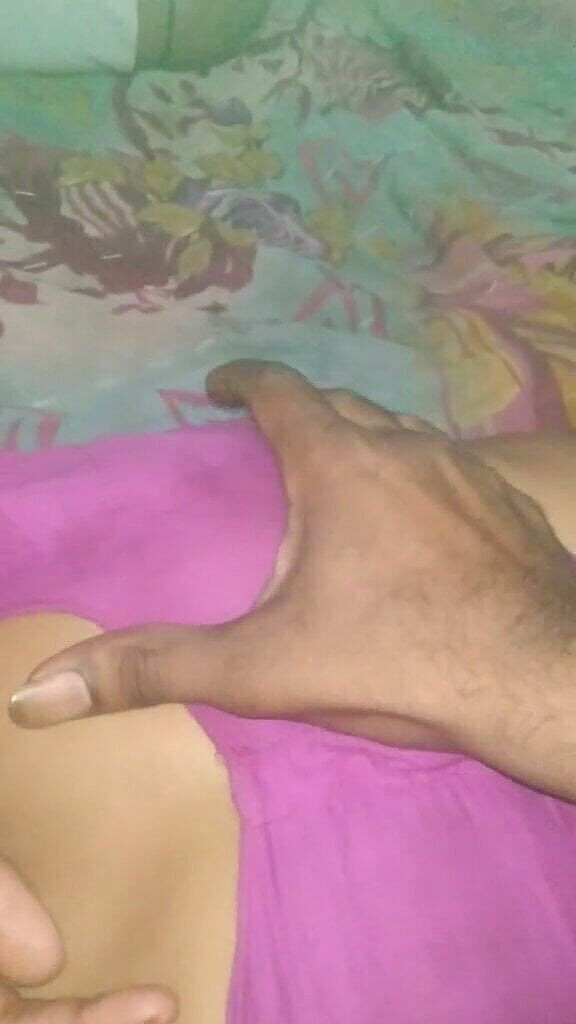 Sexyboy1: Mooie Desi vriendinnen tietenmassage