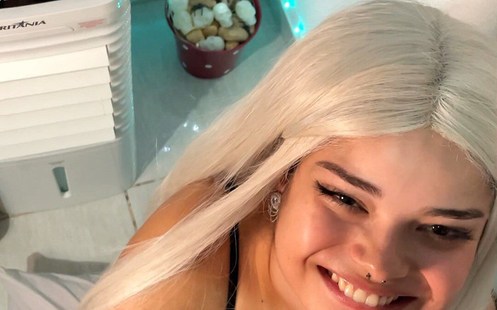 Wellington Ribeiro: Debora mendes在清晨用深情和深喉口交唤醒惠灵顿里贝罗