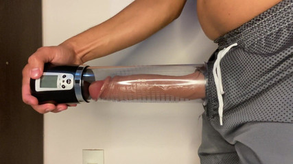 Greedy truck: ホット恵まれた男は、もはや彼のコックポンプに収まらない彼のペニスの最大サイズに達しました