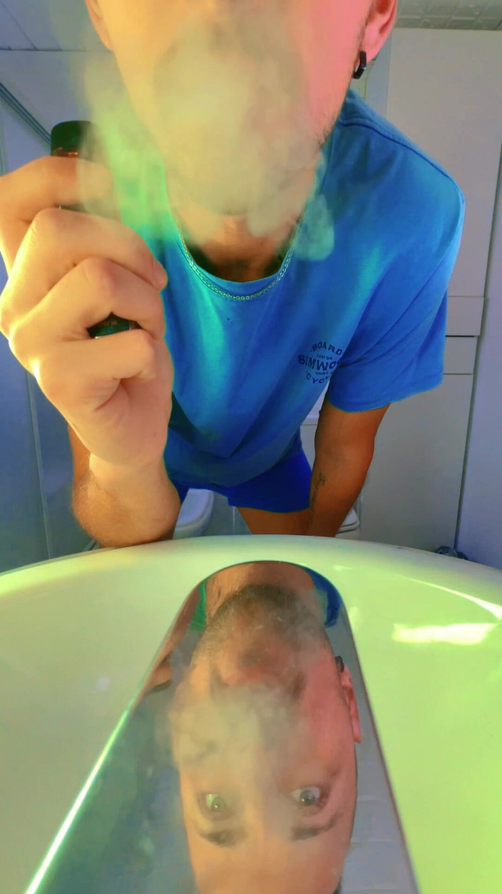 Eddie Star: pagi-pagi di depan cermin