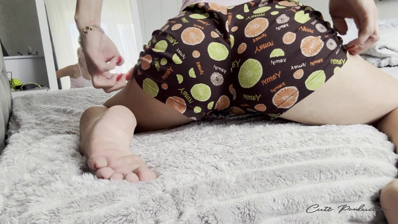 CuteProduction: Leila Waking up