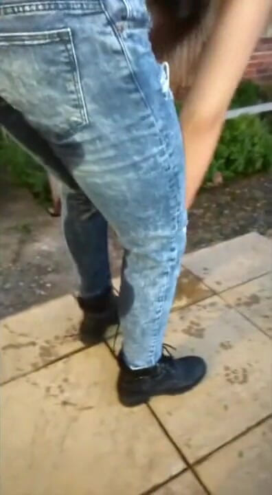 BeautifulGoldenBabe: Jeans and pantyhose wetting compilation