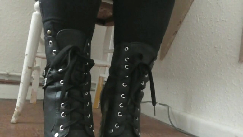 Kikka Jennie: dirty boot heels and spit