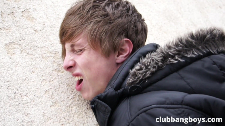 Club Bang Boys: Blonďatý chlapec šuká za peníze