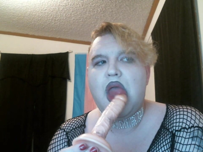 Roxxie rae page: Thực hành bú cu không thích hợp