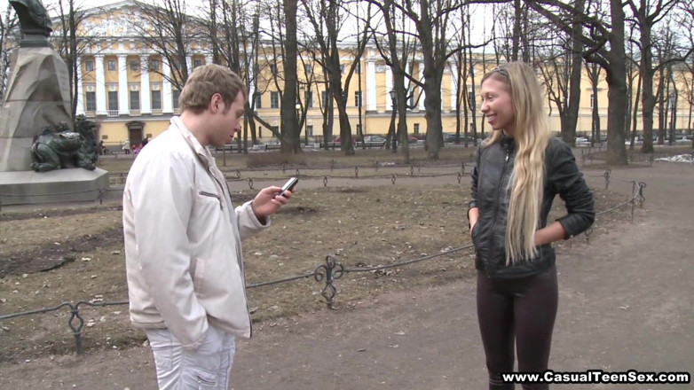 Casual Teen Sex: Випадкова розмова призводить до гарячого анального сексу
