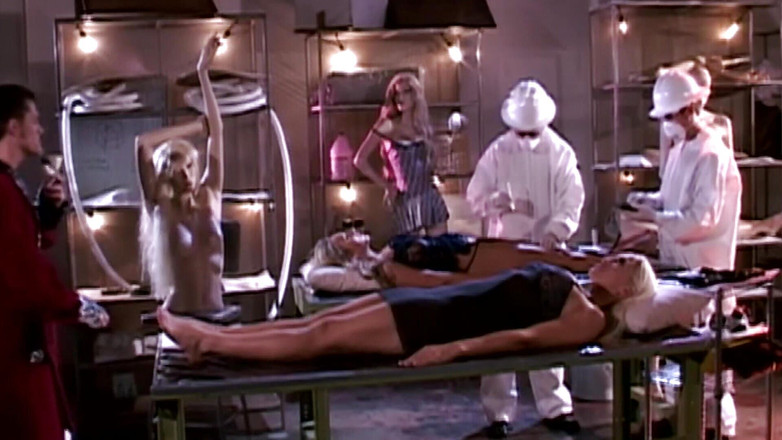 Alfacontent: Awek blonde yang luar biasa dan bertetek besar suka makan...