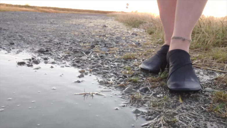 Footfetish: Bright Pantyhose and Beach Shoes in Puddle