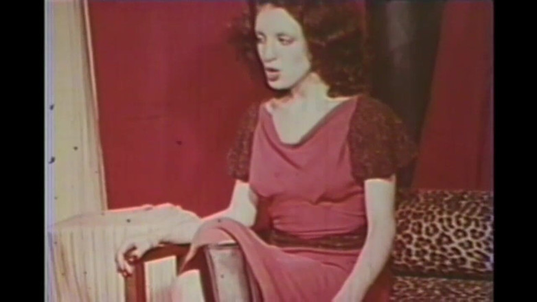 Vintage megastore: Soft Porno Vinobraní krásných MILf stříkání na chlupatou kundičku od...