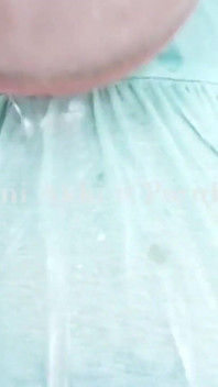 Matură sexy cu țâțe mari care își expune corpul gol și sexy pentru iubitul ei în baie și vorbe murdare