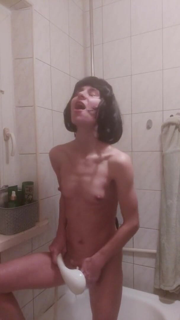 Wet Pussy Fuck: polish kamsin jordaar charamsukh ke saath shovar men hastamaithun karti...